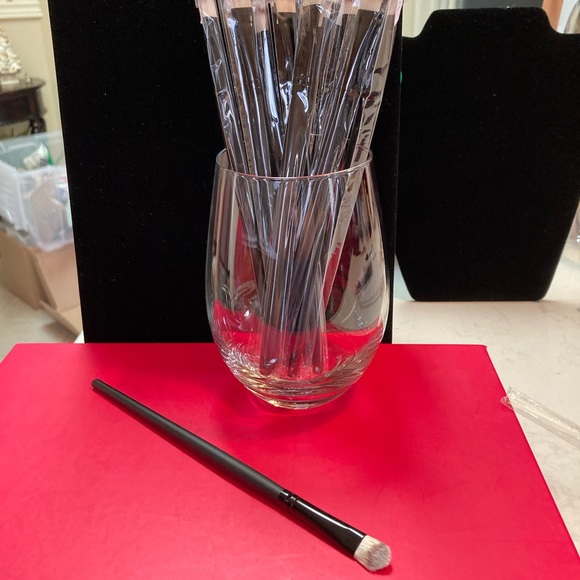 Faux Sable Makeup brushe. 7” handle. Foundation - Picture 4 of 6